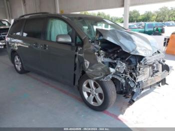  Salvage Toyota Sienna