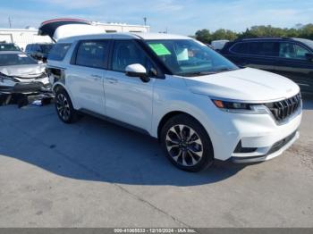  Salvage Kia Carnival