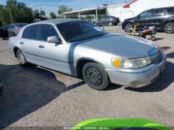  Salvage Lincoln Towncar