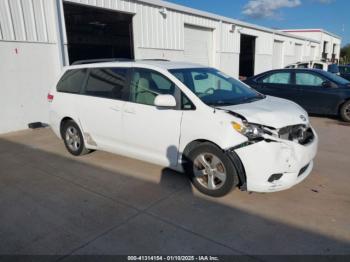  Salvage Toyota Sienna