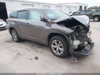  Salvage Toyota Highlander