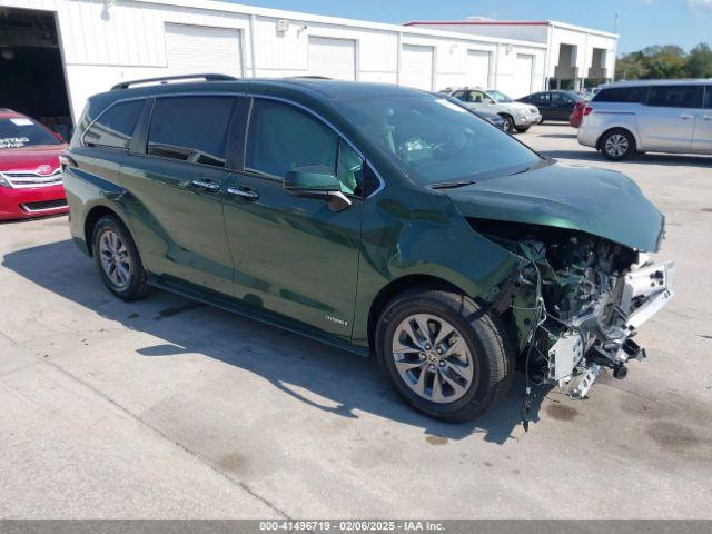  Salvage Toyota Sienna