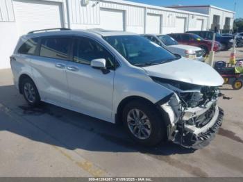  Salvage Toyota Sienna