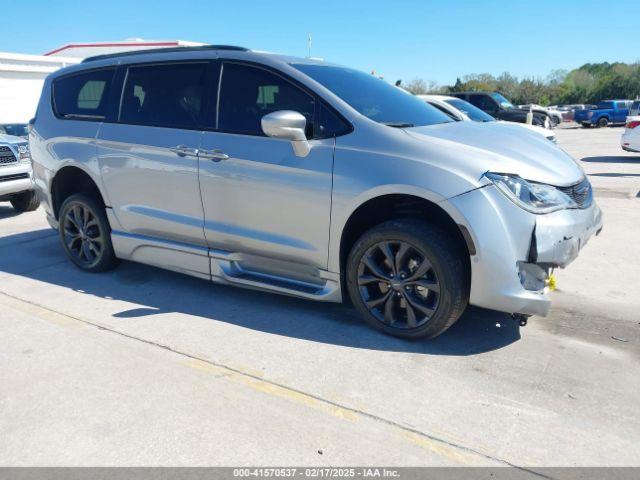  Salvage Chrysler Pacifica