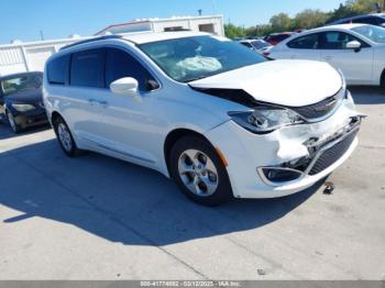  Salvage Chrysler Pacifica
