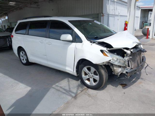  Salvage Toyota Sienna