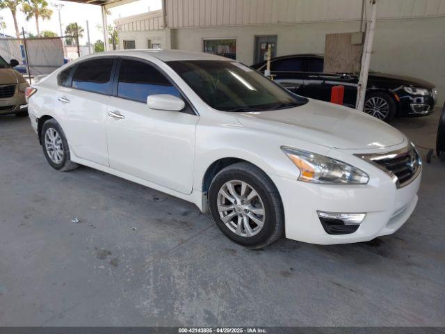  Salvage Nissan Altima