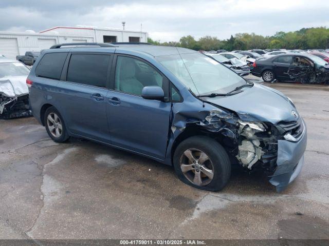  Salvage Toyota Sienna