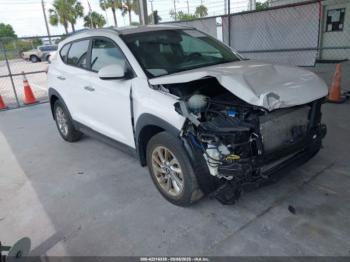  Salvage Hyundai TUCSON