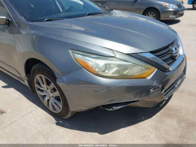  Salvage Nissan Altima