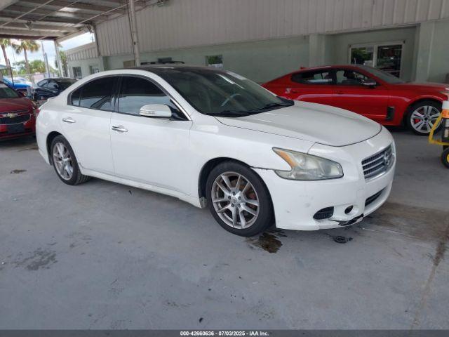  Salvage Nissan Maxima