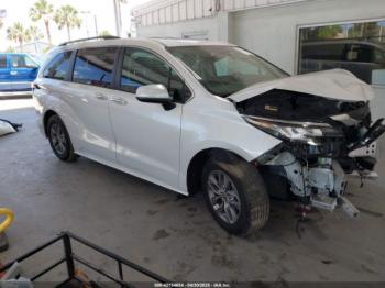  Salvage Toyota Sienna