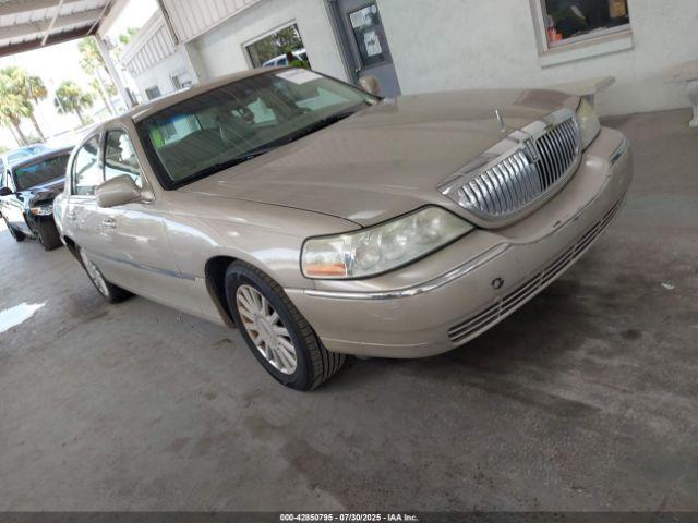  Salvage Lincoln Towncar
