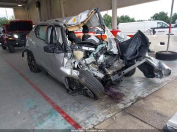  Salvage Nissan Kicks