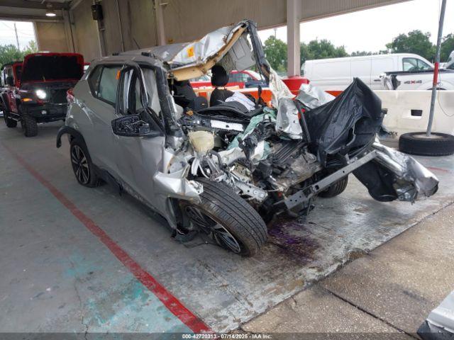  Salvage Nissan Kicks