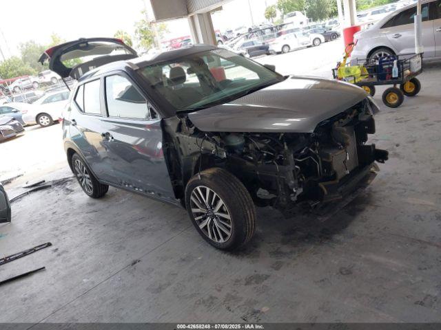  Salvage Nissan Kicks