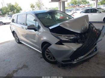  Salvage Toyota Sienna