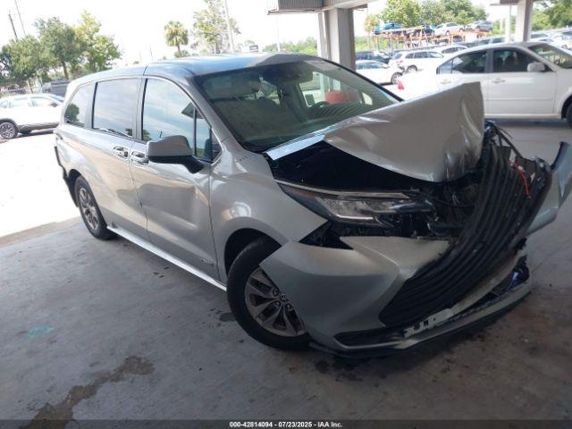  Salvage Toyota Sienna