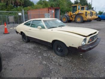  Salvage Ford Mustang