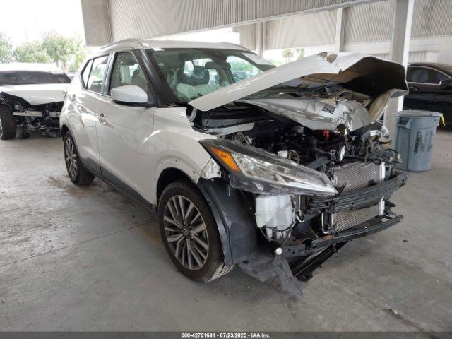  Salvage Nissan Kicks