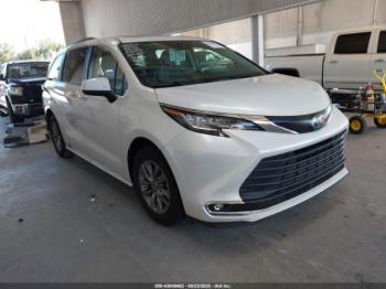  Salvage Toyota Sienna
