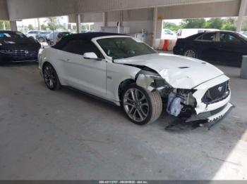  Salvage Ford Mustang