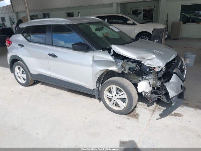  Salvage Nissan Kicks