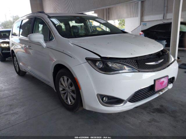 Salvage Chrysler Pacifica