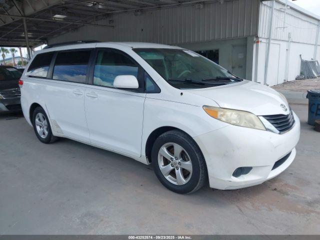  Salvage Toyota Sienna