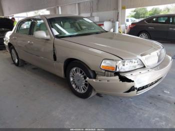  Salvage Lincoln Towncar