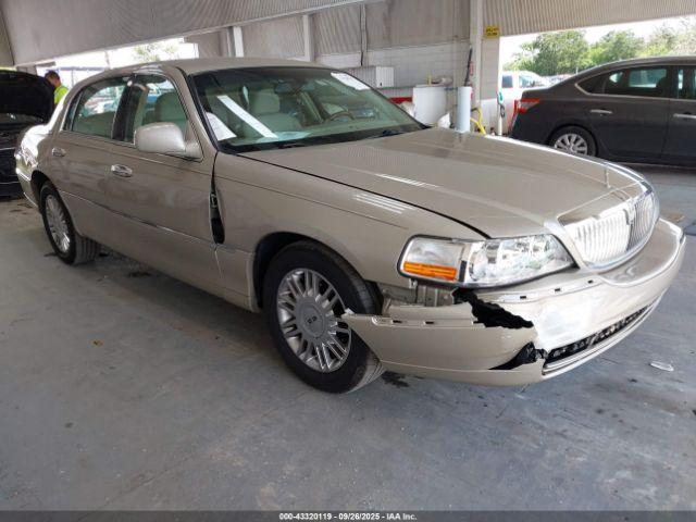  Salvage Lincoln Towncar