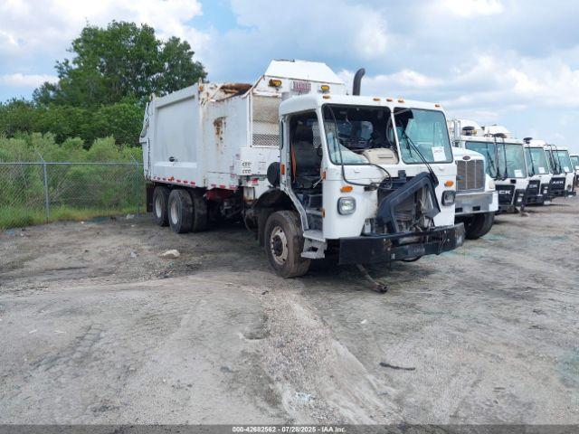  Salvage Peterbilt 520