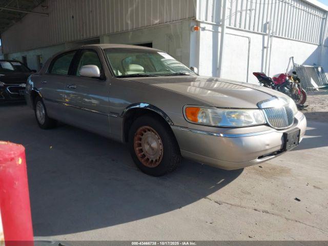  Salvage Lincoln Towncar