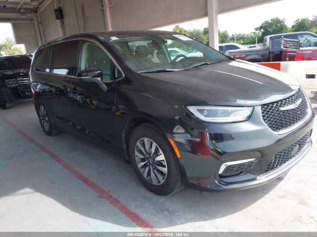  Salvage Chrysler Pacifica