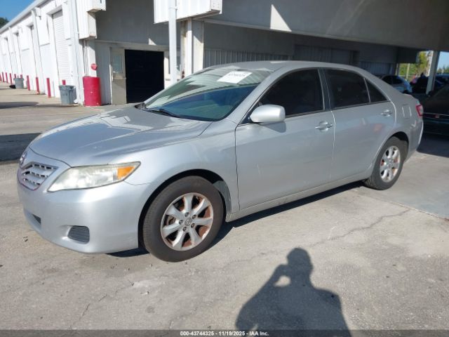 Toyota Camry Le Image 3