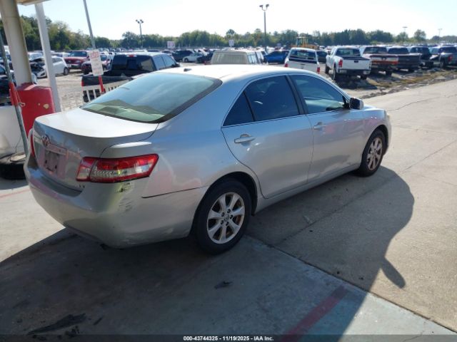 Toyota Camry Le Image 5