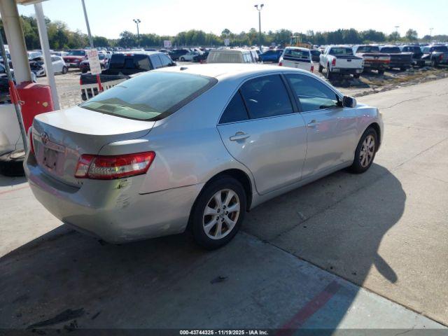 Toyota Camry Le Image 5