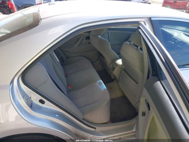 Toyota Camry Le Image 8