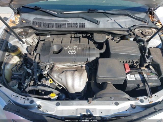 Toyota Camry Le Image 9