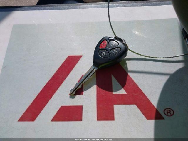 Toyota Camry Le Image 2