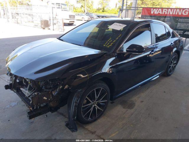 Toyota Camry Se Image 2