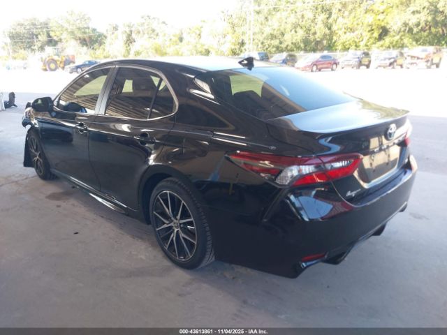 Toyota Camry Se Image 16