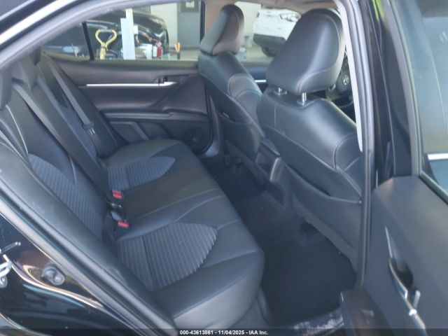 Toyota Camry Se Image 6