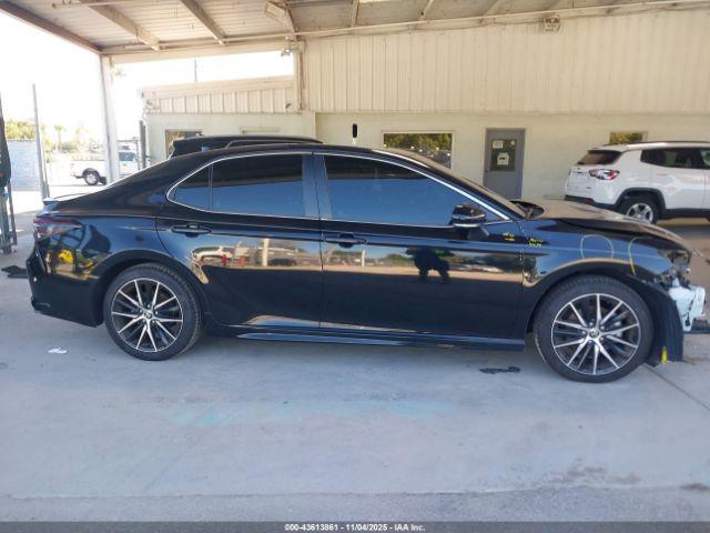 Toyota Camry Se Image 13