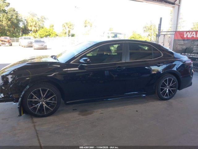 Toyota Camry Se Image 14