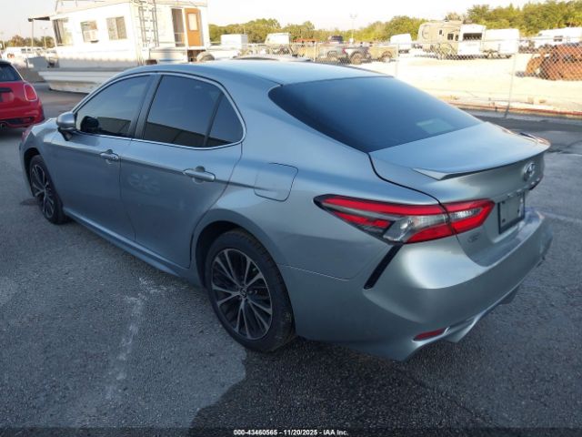 Toyota Camry Se Image 8