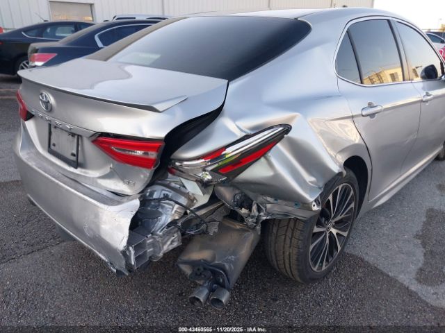 Toyota Camry Se Image 7