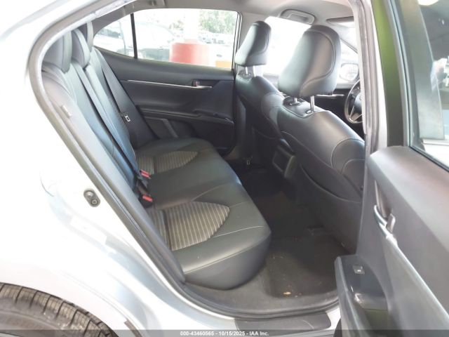 Toyota Camry Se Image 17