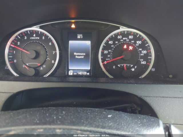 Toyota Camry Se Image 9