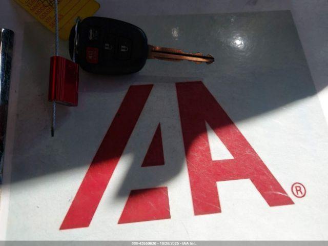 Toyota Camry Se Image 10